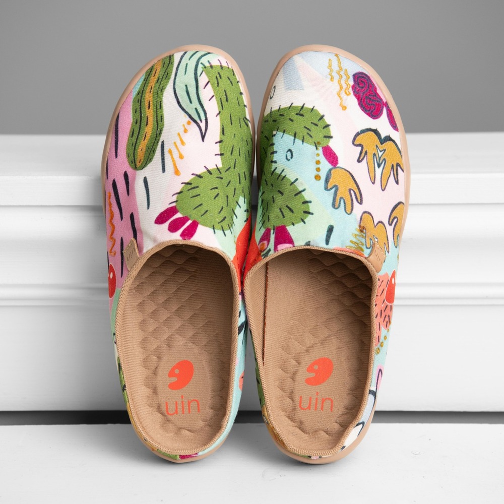 UIN Mules Sz 7 Cactus Print Canvas Ergonomic Slip On Shoes Artsy Eclectic Boho